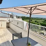 Vivi In Un Attico Tipico Romano Con Vista Su Roma