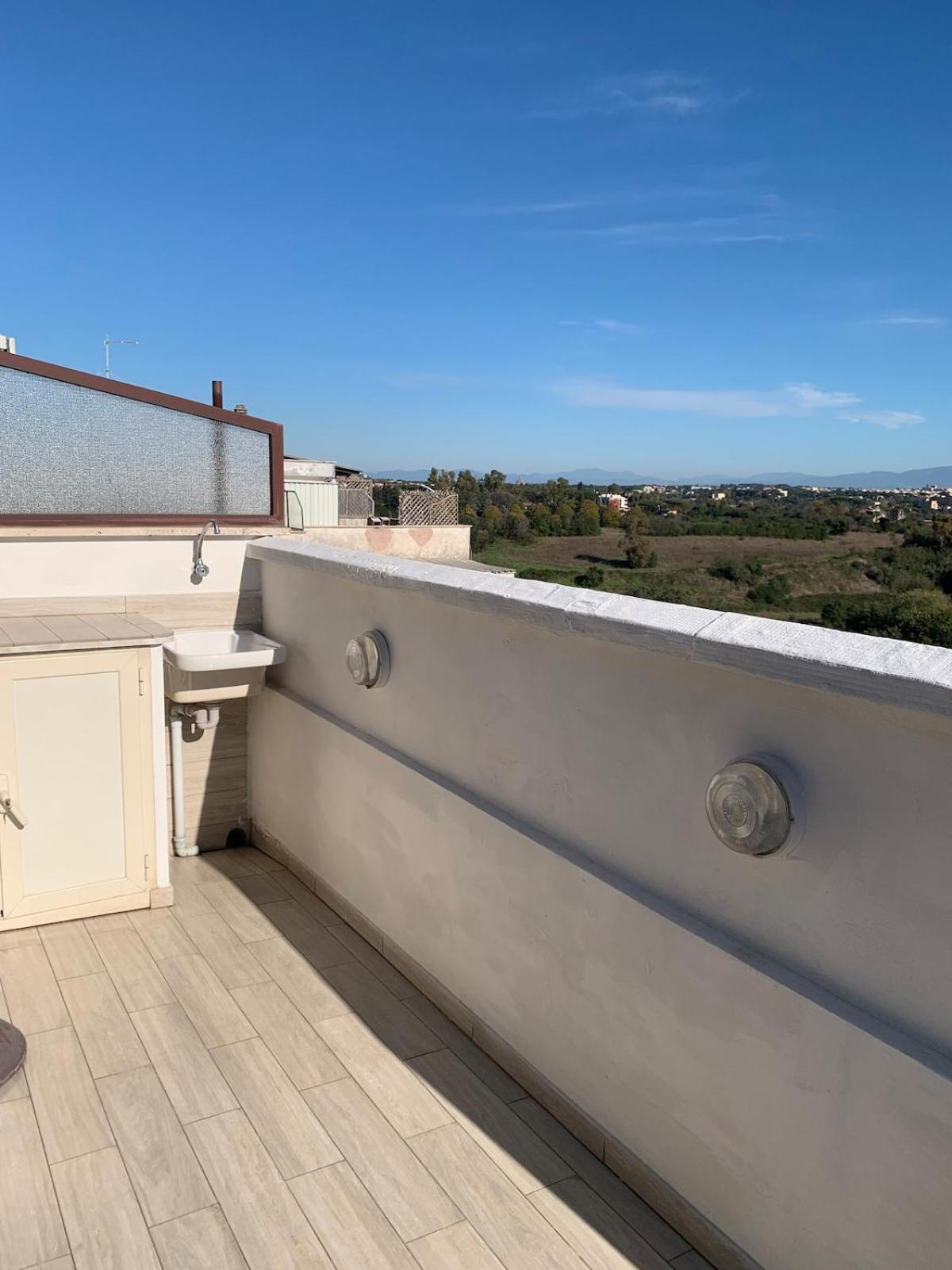 Vivi In Un Attico Tipico Con Vista Su Apartment Rome